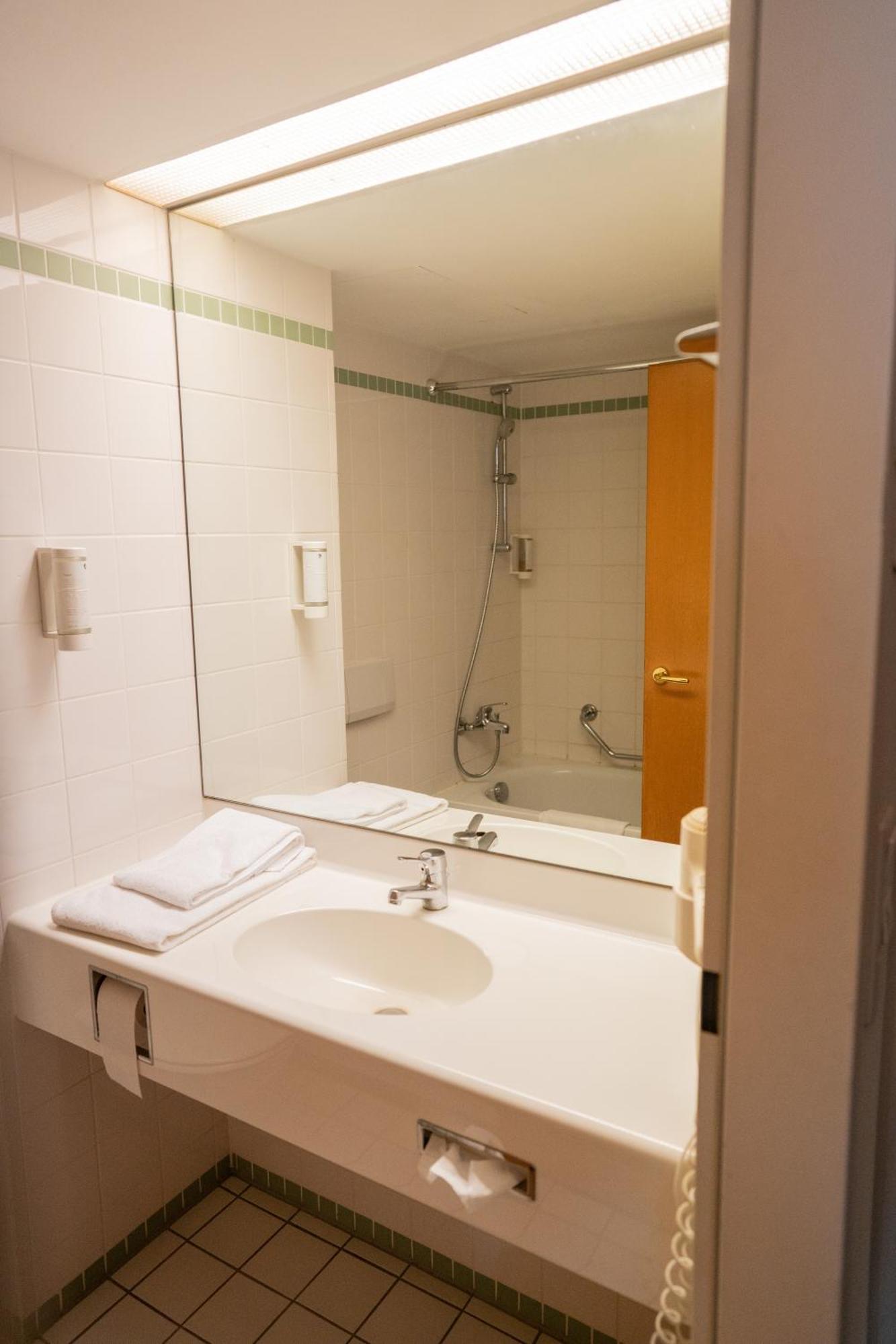 Trip Inn Hotel Dasing-Augsburg Eksteriør billede